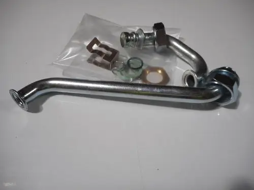 Gasleitung mit Bogen und Anschlussstücken, inklusive Dichtungen, von der Marke Remeha, auf einem weißen Untergrund. Teile in Klarsichtfolie verpackt.